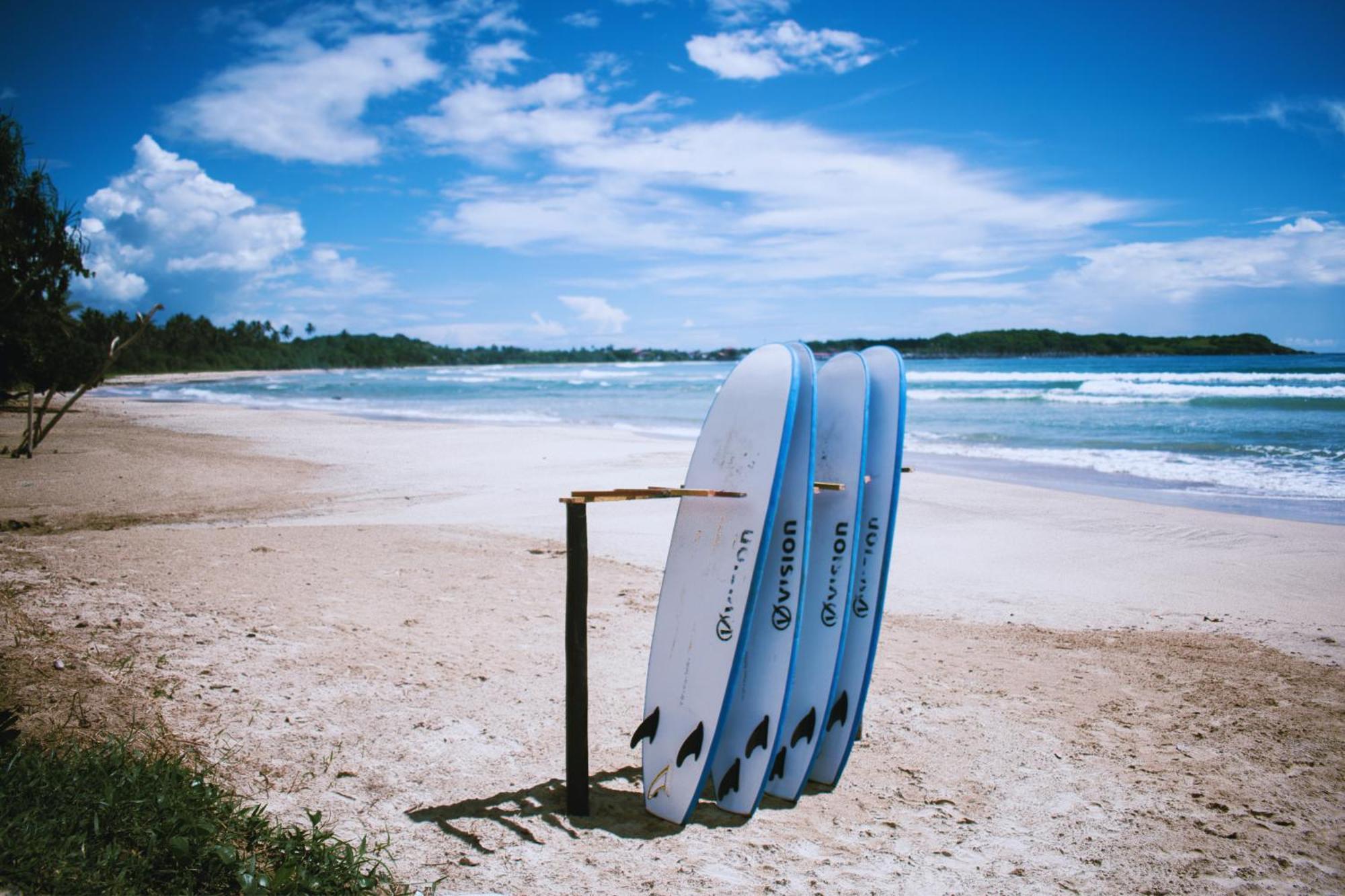 דיקוולה Calma - Surf, Yoga & Coffee On A Private Beach מראה חיצוני תמונה