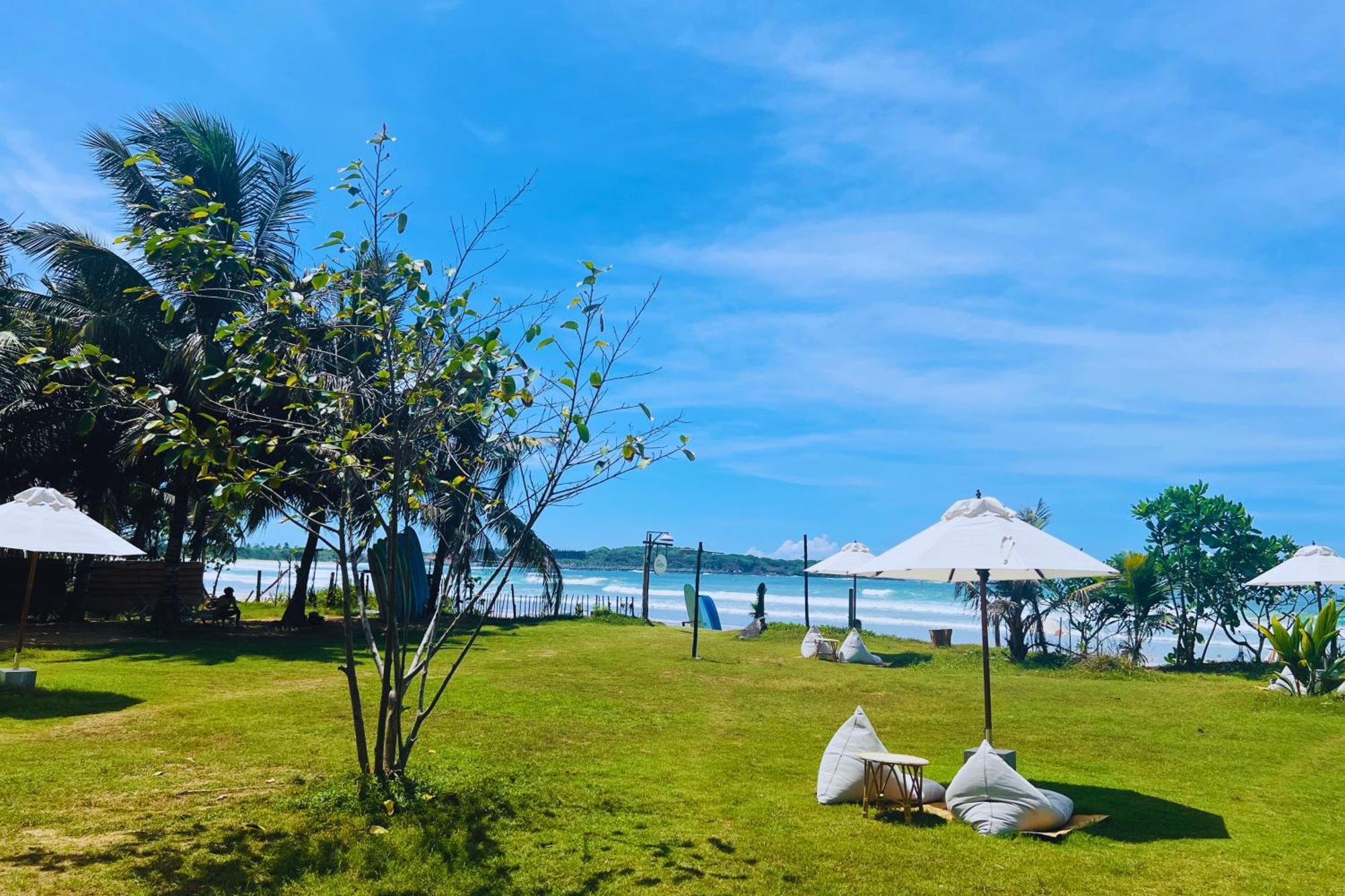 דיקוולה Calma - Surf, Yoga & Coffee On A Private Beach מראה חיצוני תמונה